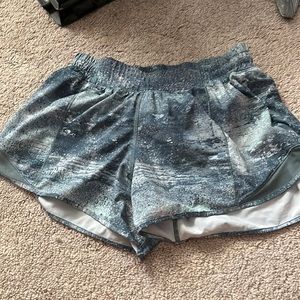 Lulu lemon hotty hots 6in